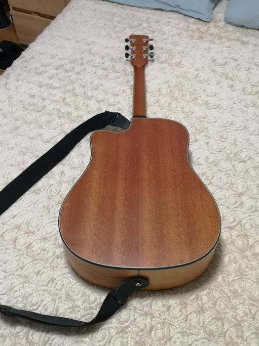 Guitarra de folk, de seis cordas de aço