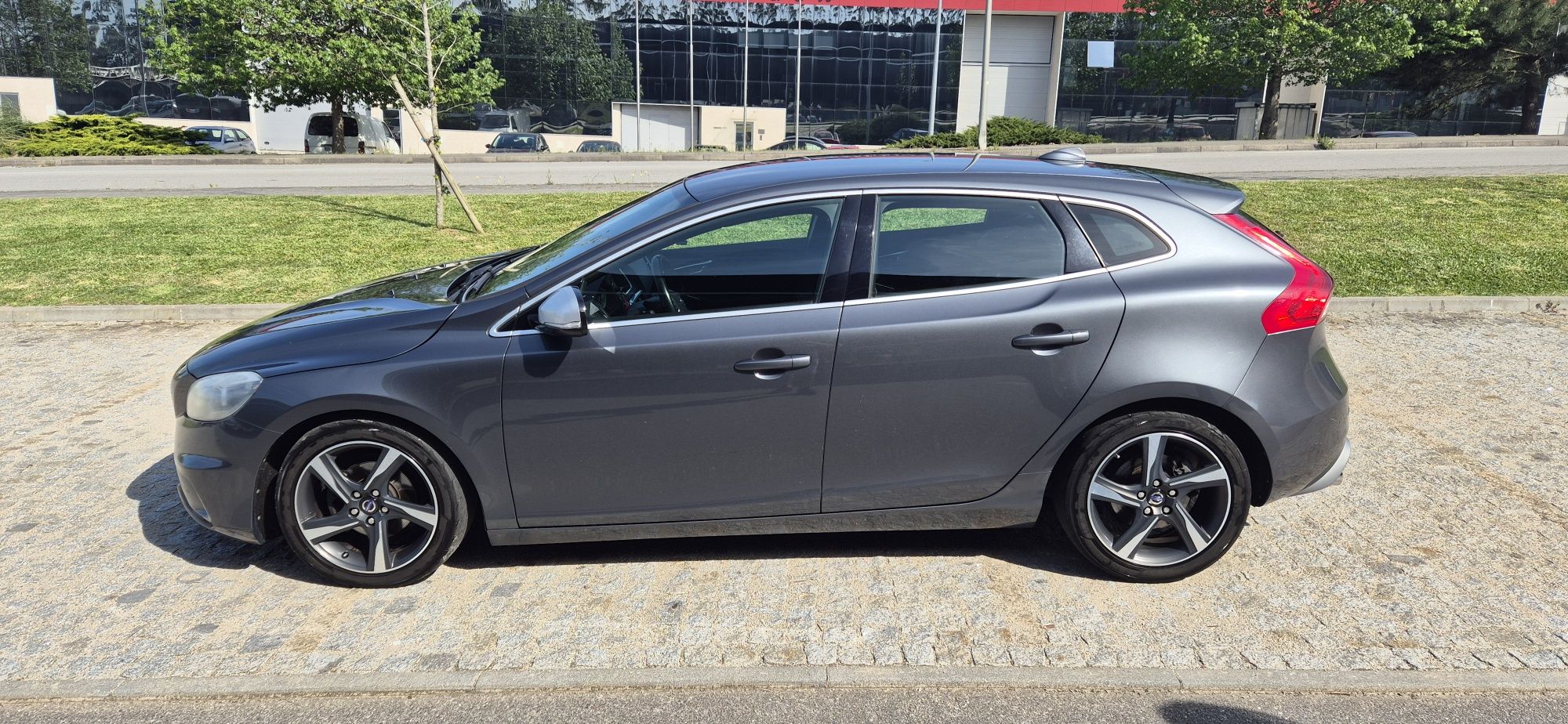 Volvo v40 R-Design D2