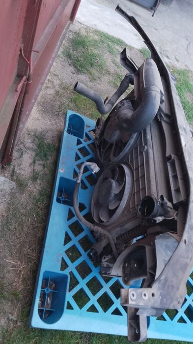 Volkswagen Passat B6 1.9 TDI Pas Przód Przedni Chłodnice Wentylator