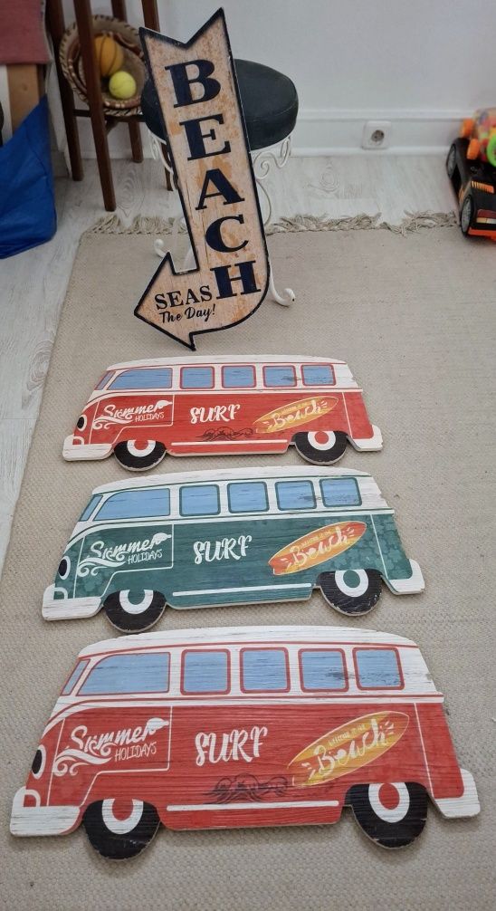 Quatro placas de madeira
