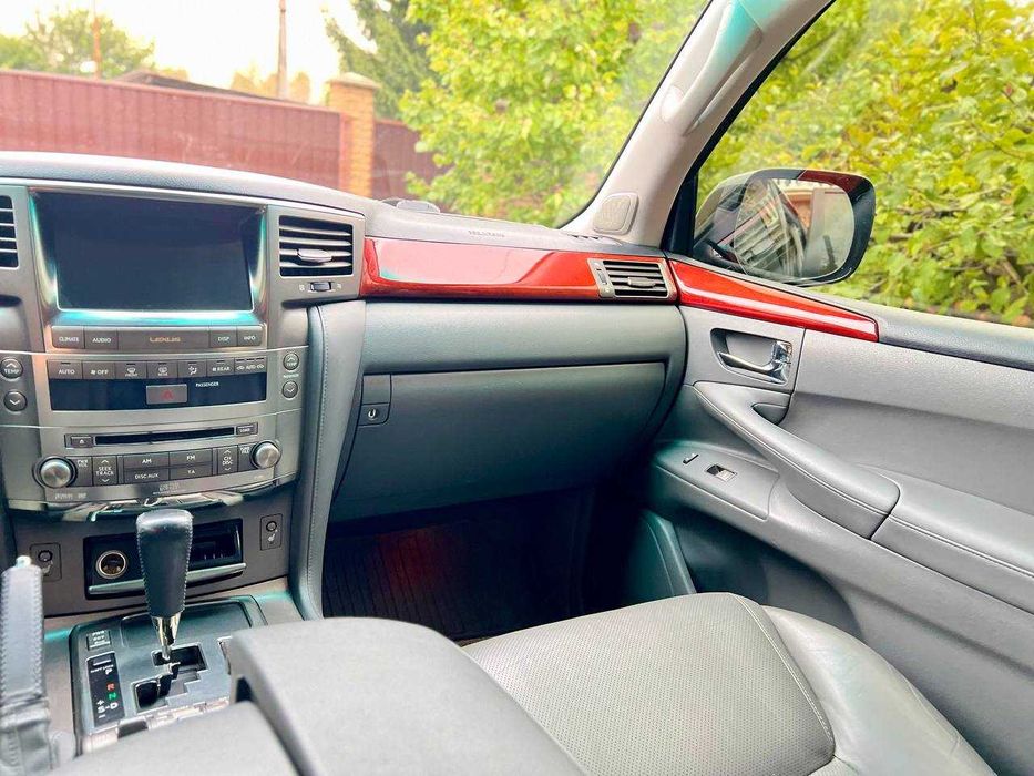 Продам Lexus LX570