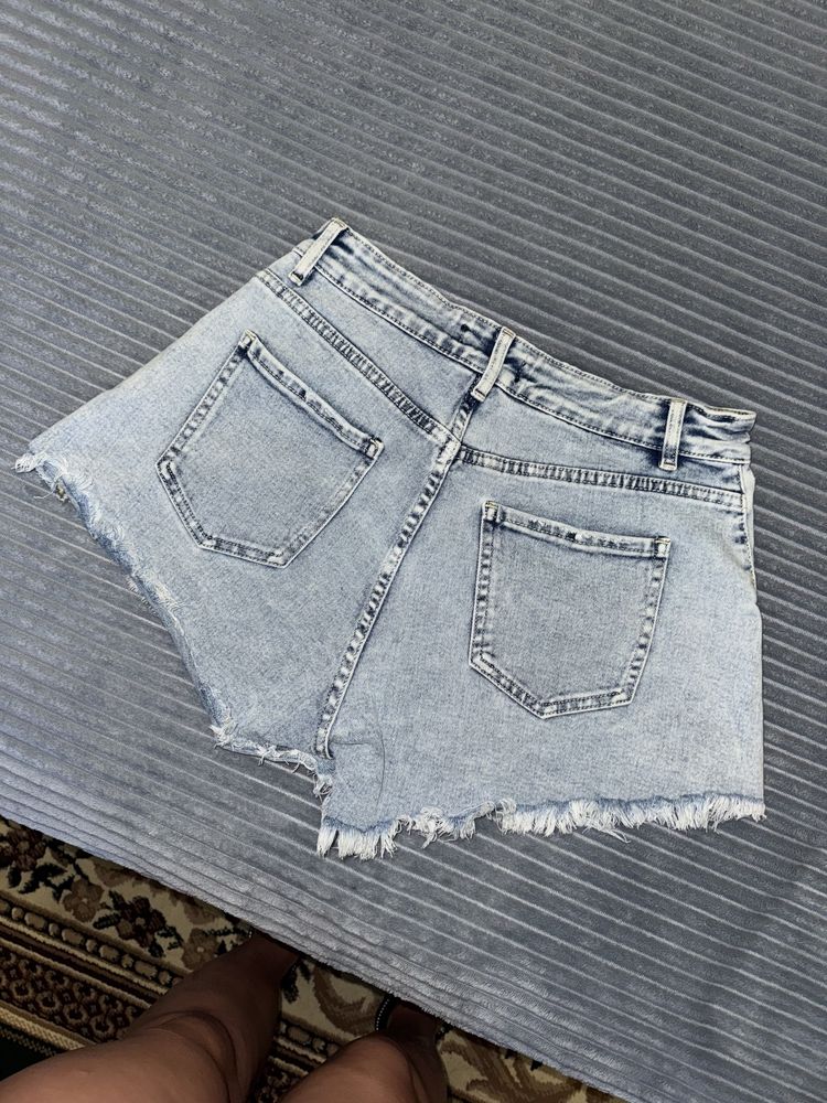 Продам шорти m/L абсолютно нові