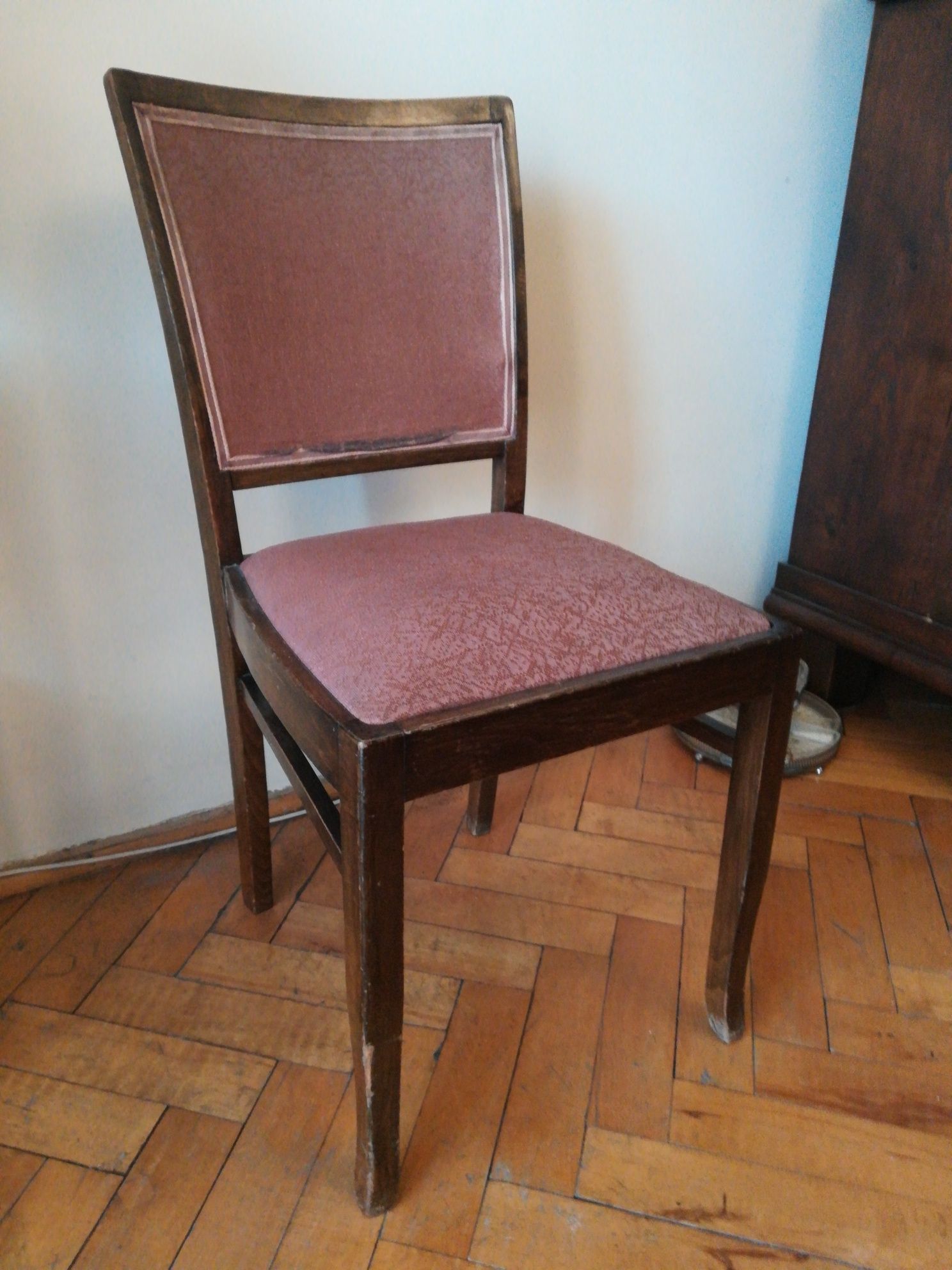 Powojenne krzesła Gościńska Fabryka Mebli