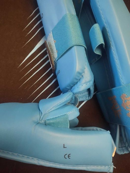 Фути  сині (TOKAIDO)  WKF, для заняття карате , розмір - L .