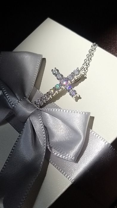 Хрестик срібний з муасанітами, муасаніт синтетичний діамант