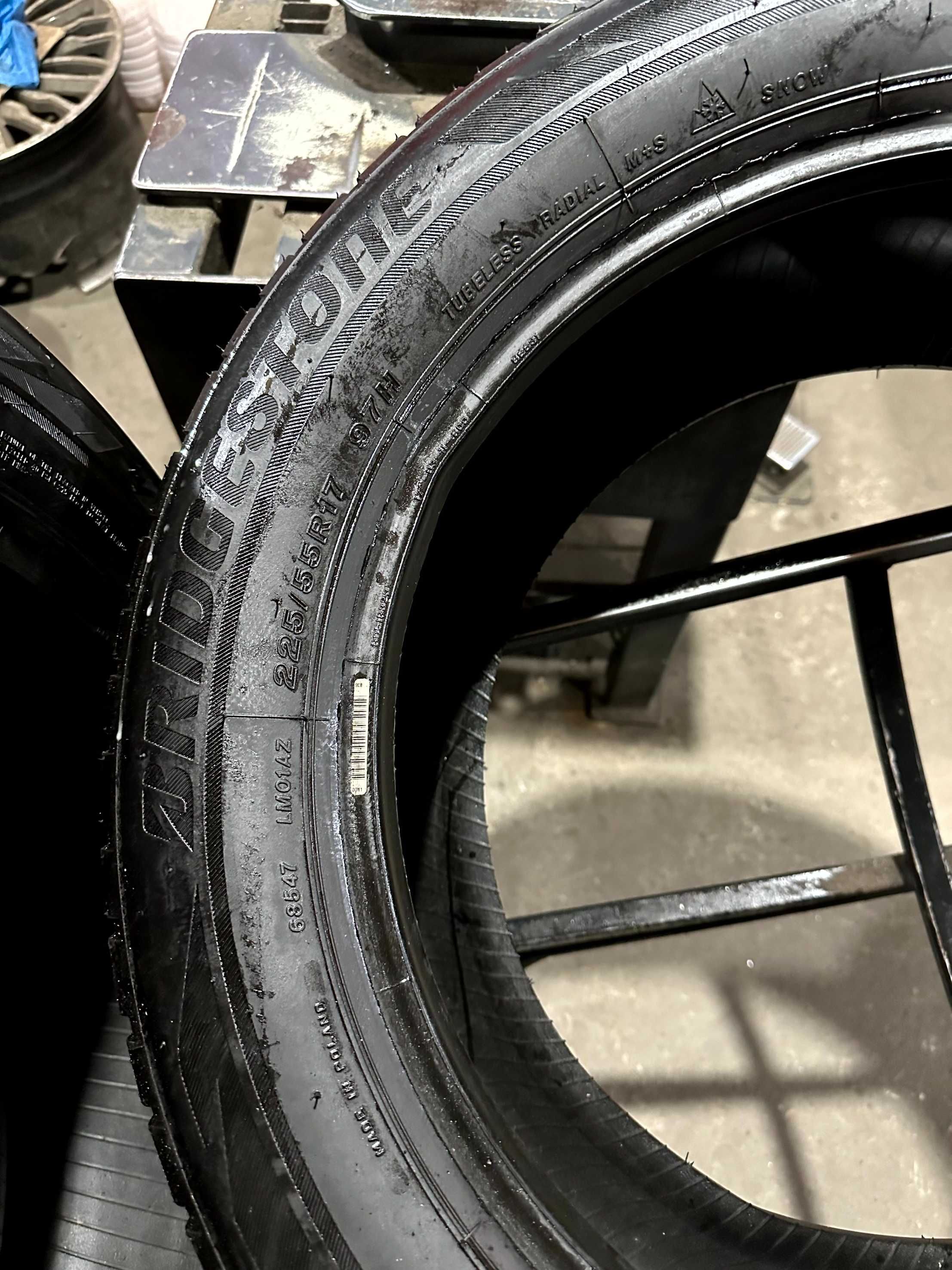 Шины БУ 225 55 R 17 Bridgestone BlizzaK lm001 Резина зима