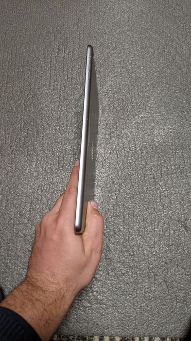 IPad 9.7 Air 16gb wifi + Bluetooth клавіатура Logitech айпад