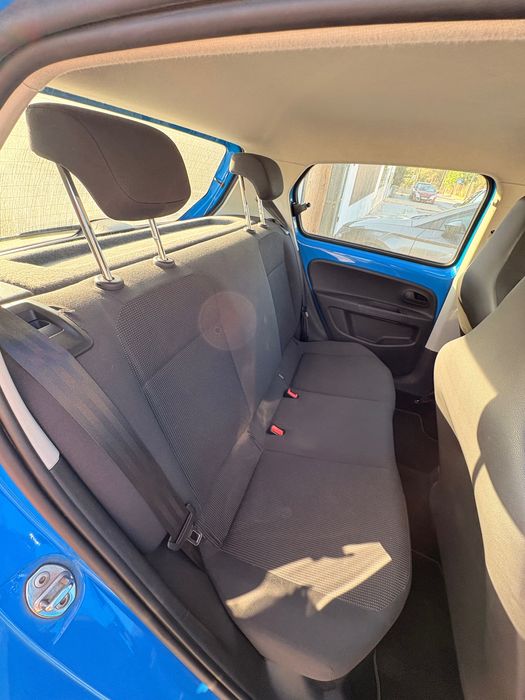 VW Up! de 2016 com 100.000km e um único dono