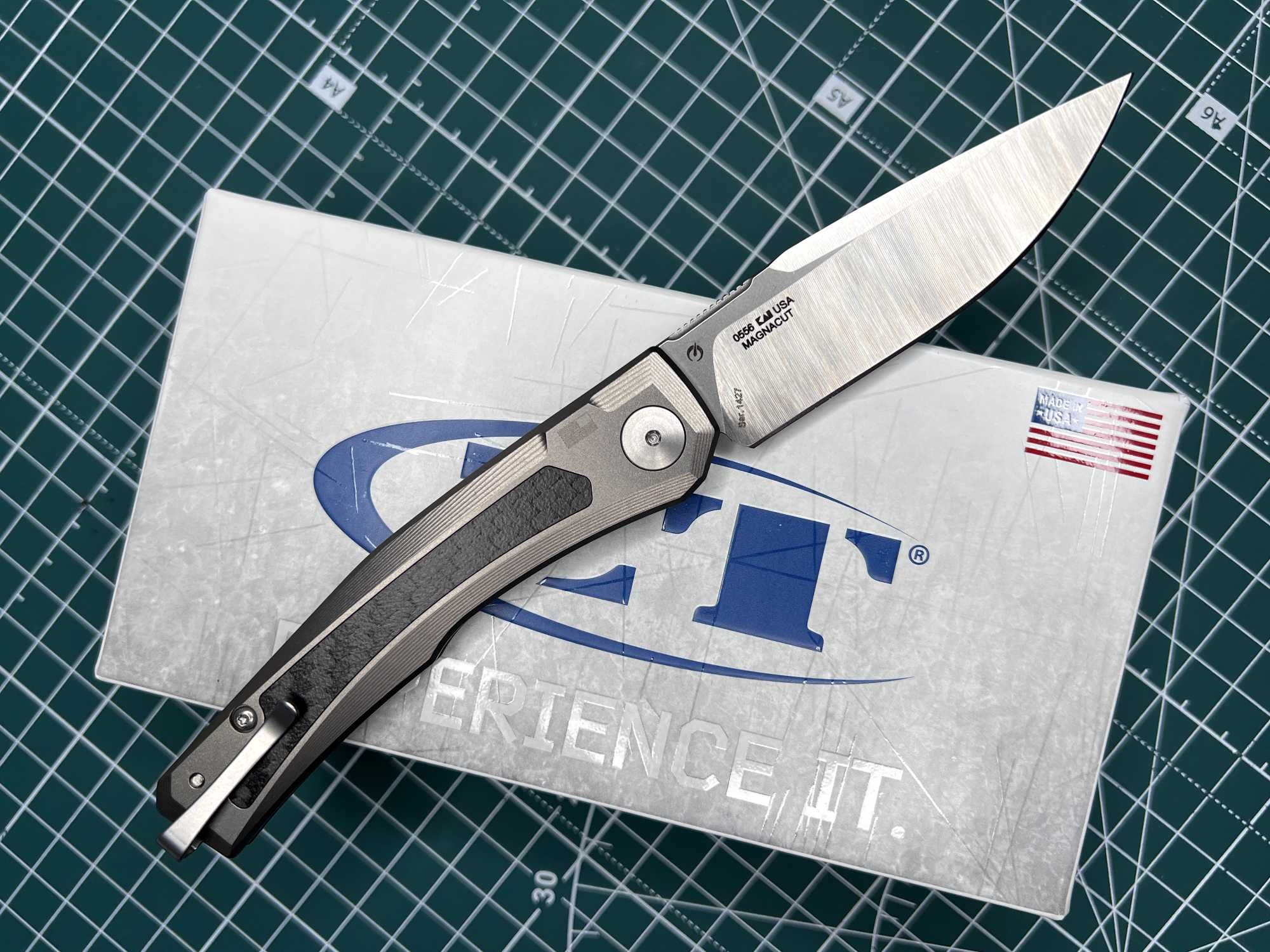 Складний ніж Zero Tolerance 0556 MagnaCut Automatic Titanium/Carbon