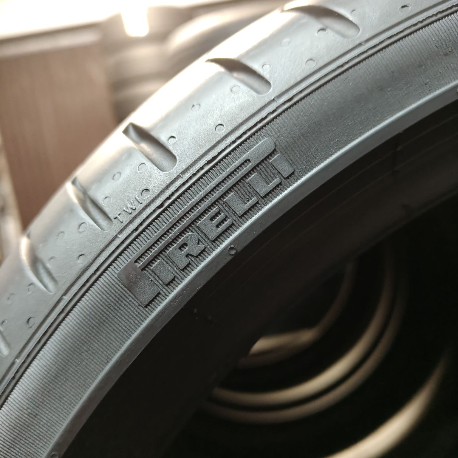 205/40/18 XL Sprzedam komplet opon letnich Pirelli P Zero