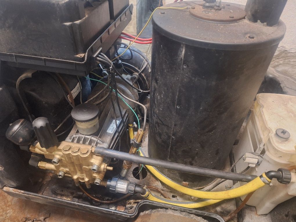 Апарат високого тиску з підігрівом води Karcher HDS 895