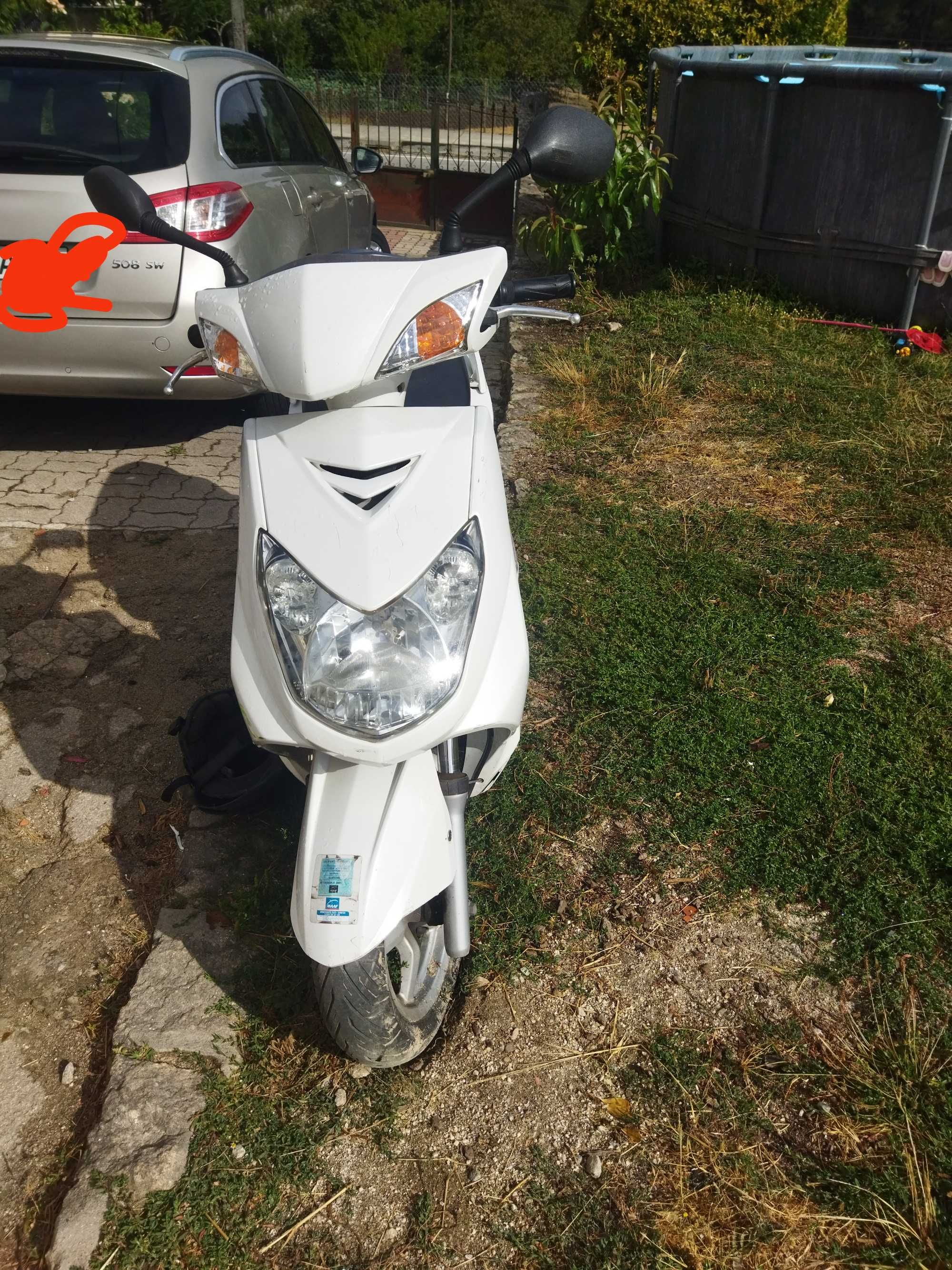 Scooter 125 Yamaha flame