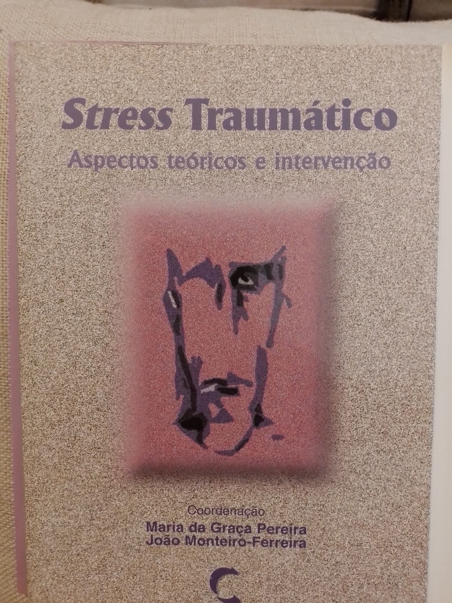 Livro técnico psicologia- Psiquiatria Stress Traumático