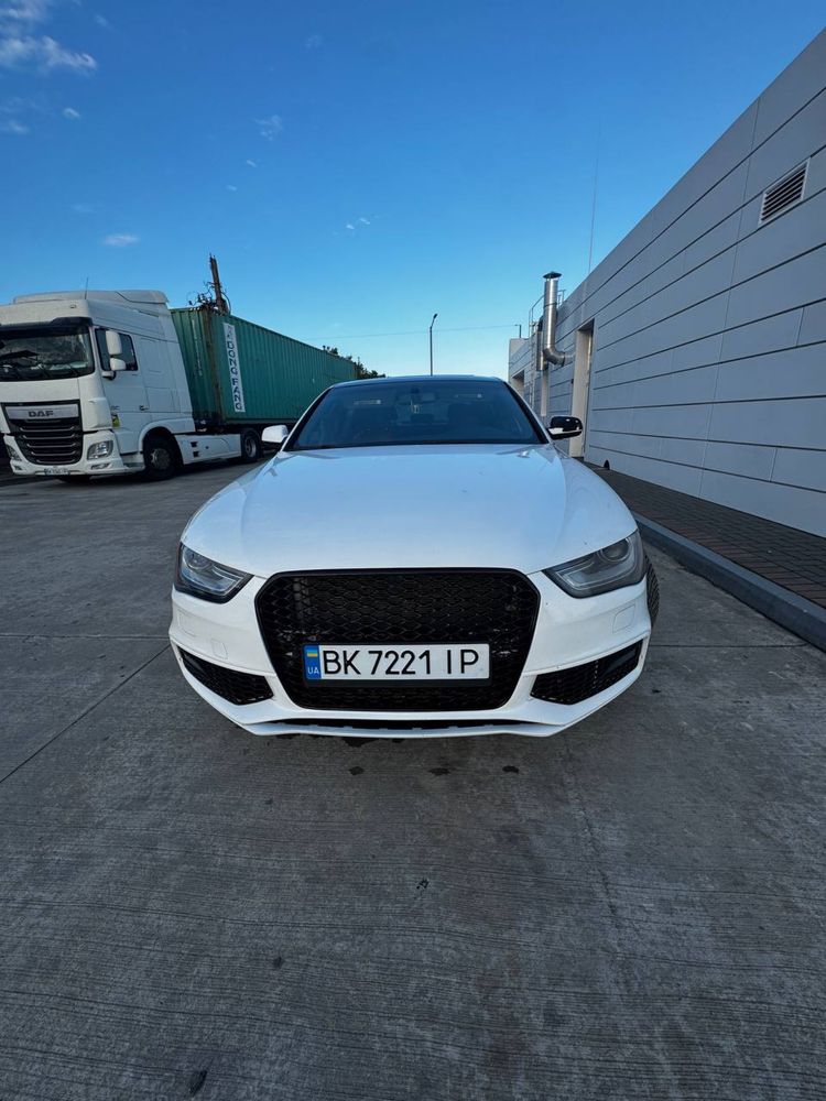 Audi A4 Premium S-Lain 2013 rest