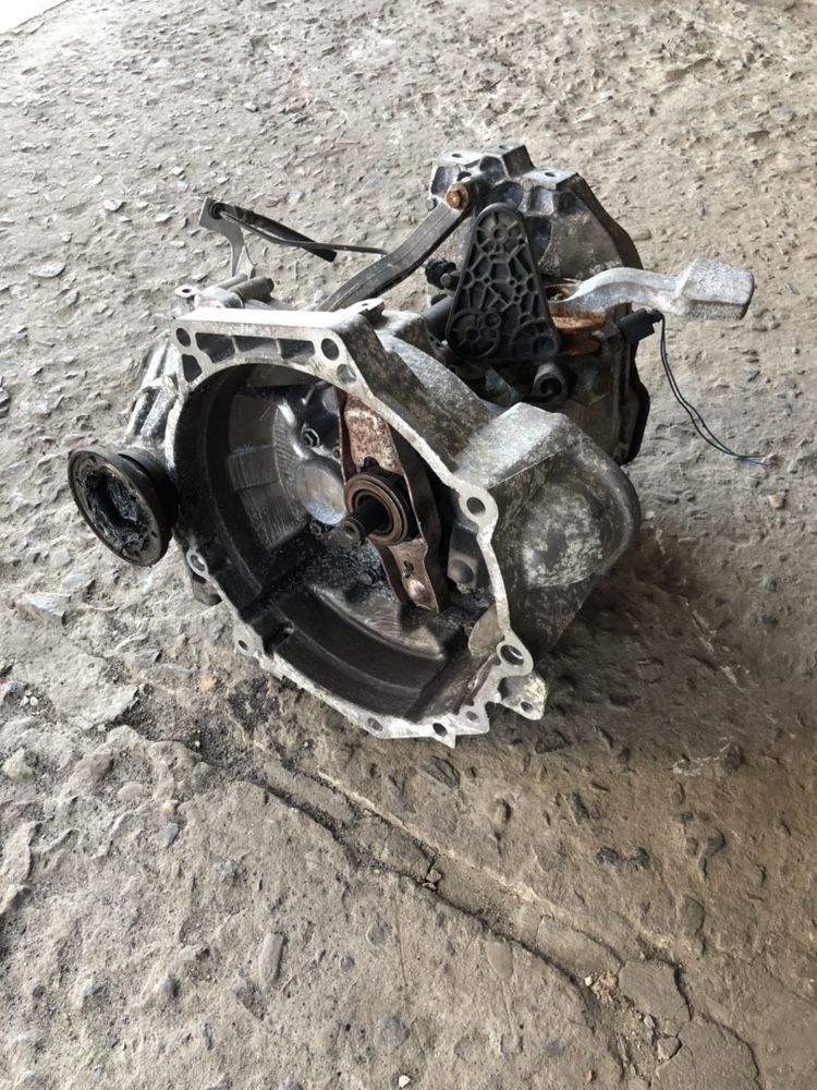 Коробка передач,Кпп Caddy Кадди Passat B6 Шкода Тоуран гольф 5 6 7