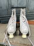 Vendo patins de quatro rodas tamanho 38