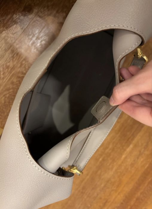 Mala Carolina Herrera - charro insignia hobo