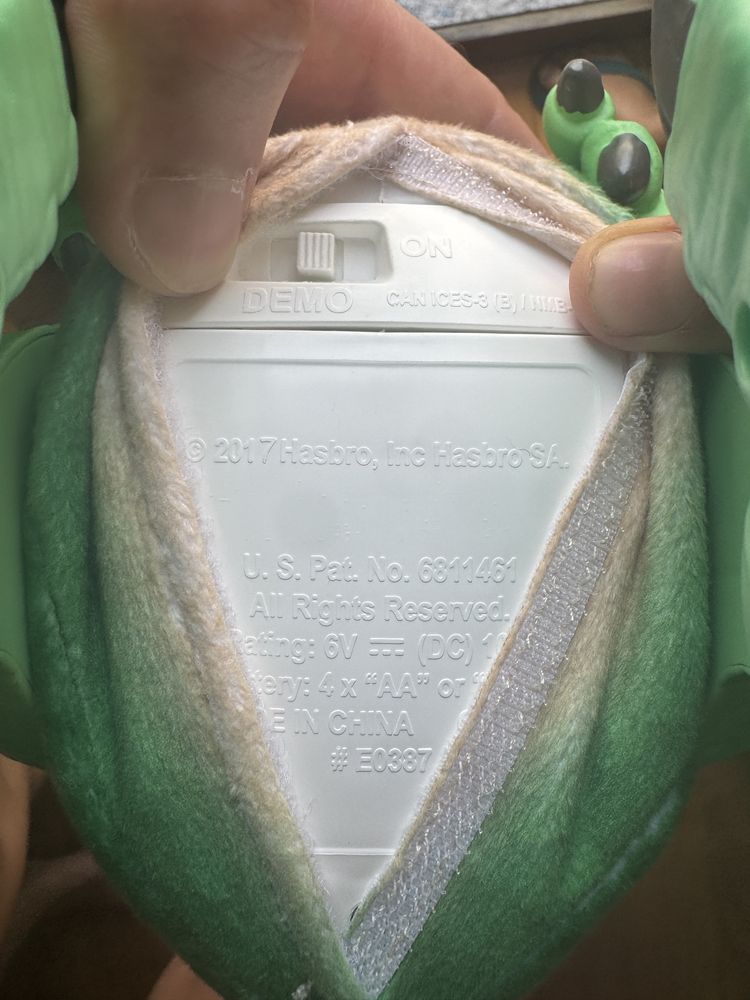 Boneco Dinossauro elétrico 28cm de altura