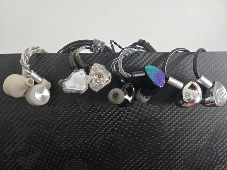 Coleção IEM/Auriculares (com muitos extras)