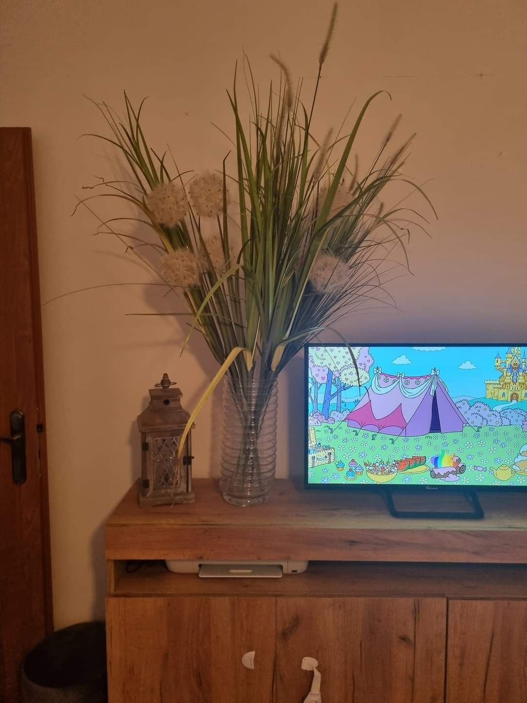 Wazon z trawą ozdobną