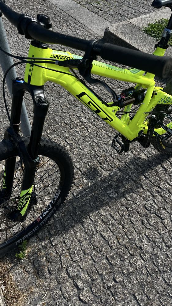 Bicicleta Enduro GT Sanction 27.5”