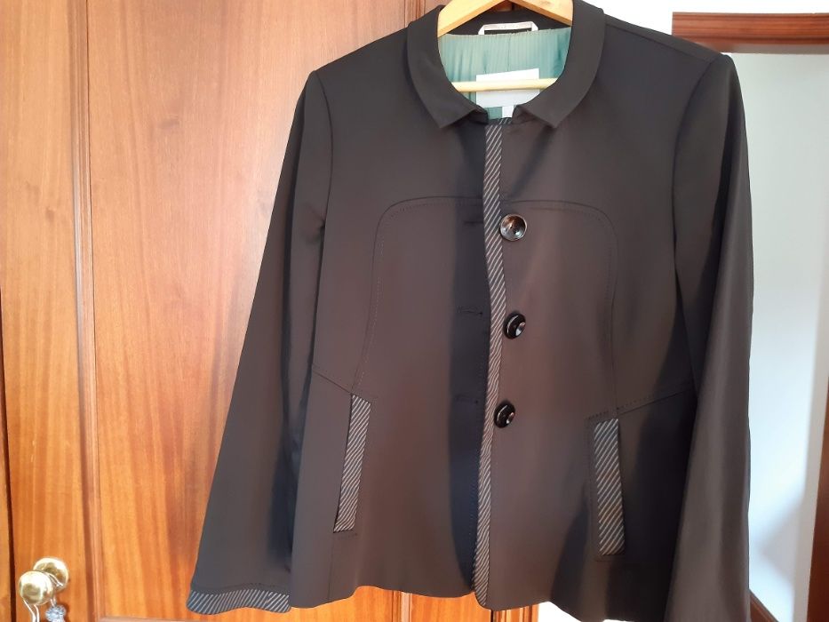 2 casacos cor preta, número 44, Ana Sousa, pouco uso