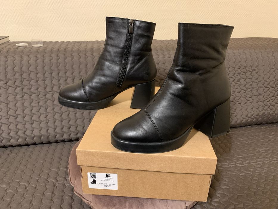 Черевики(  на зручних невисоких підборах. Натуральна шкіра, хутро.