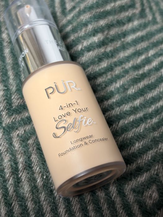 PÜR Długotrwały podkład i korektor do makijażu