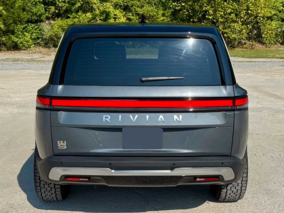 Rivian R1S Adventure      2024