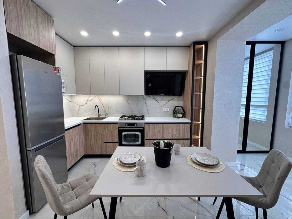 Продам ЭКСКЛЮЗИВ 68м2  2 Спальни + кухня-студия Днепровская Брама 2