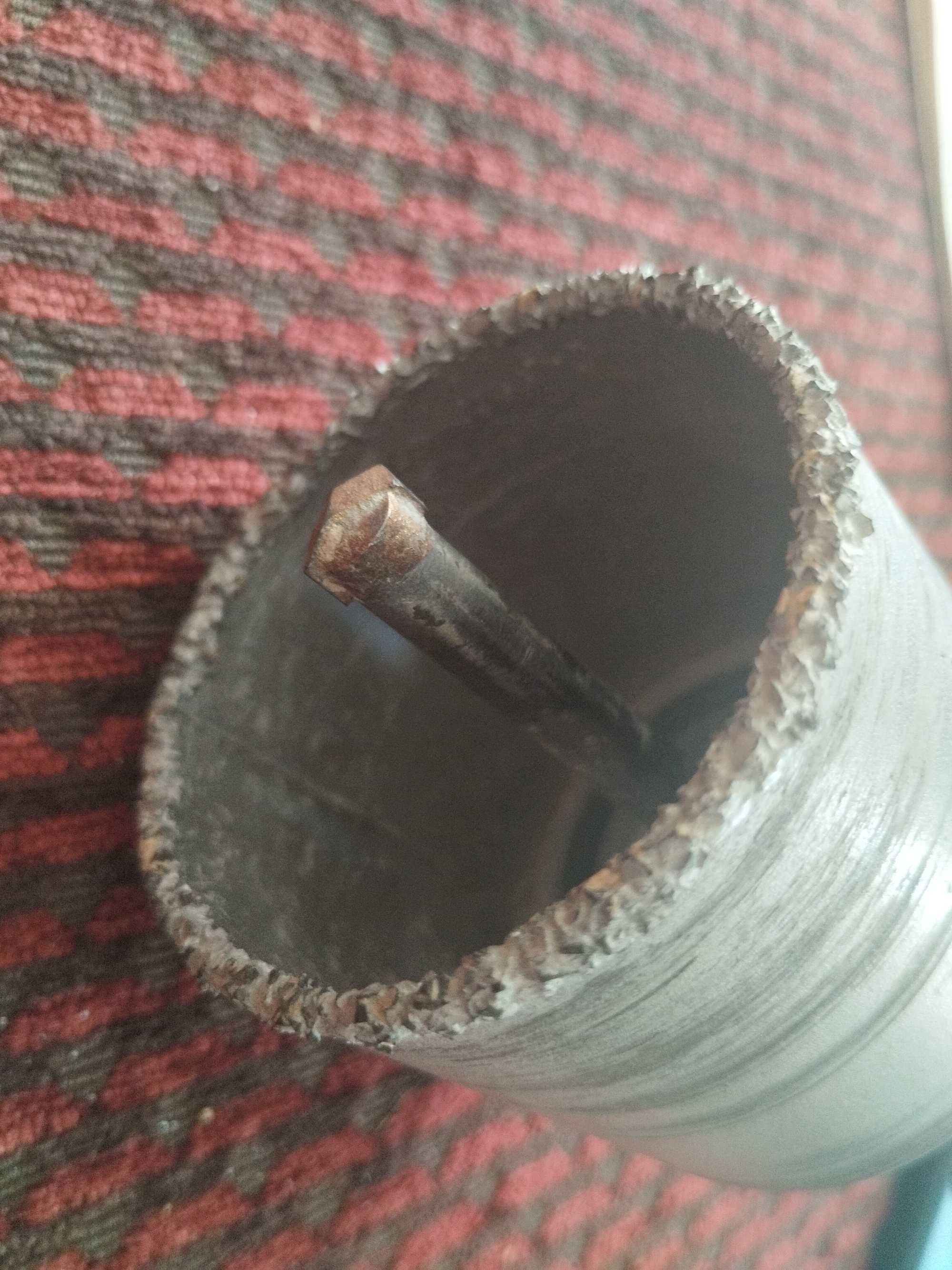 Otwornica z trzpieniem i wiertłem 68mm pod gniazdka puszki