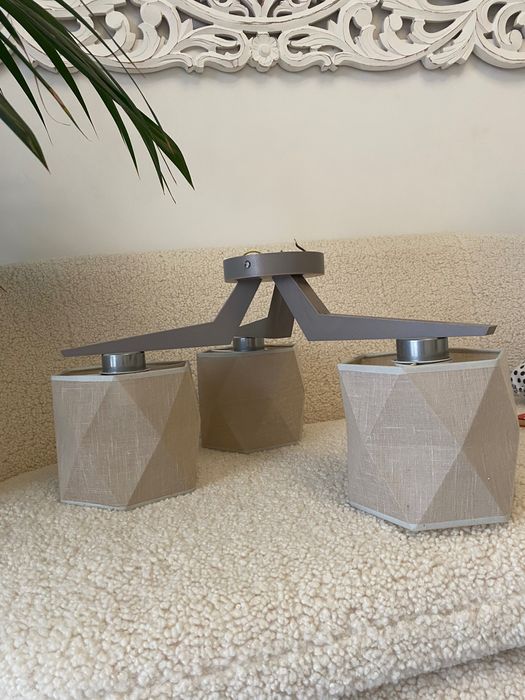 Lampa beżowa 3 klosze używana stan bardzo dobry