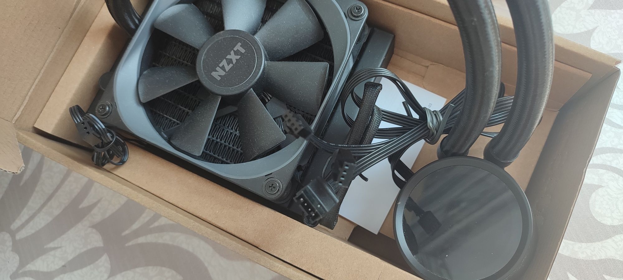 Одно секційна водянка NZXT RL-120-b1