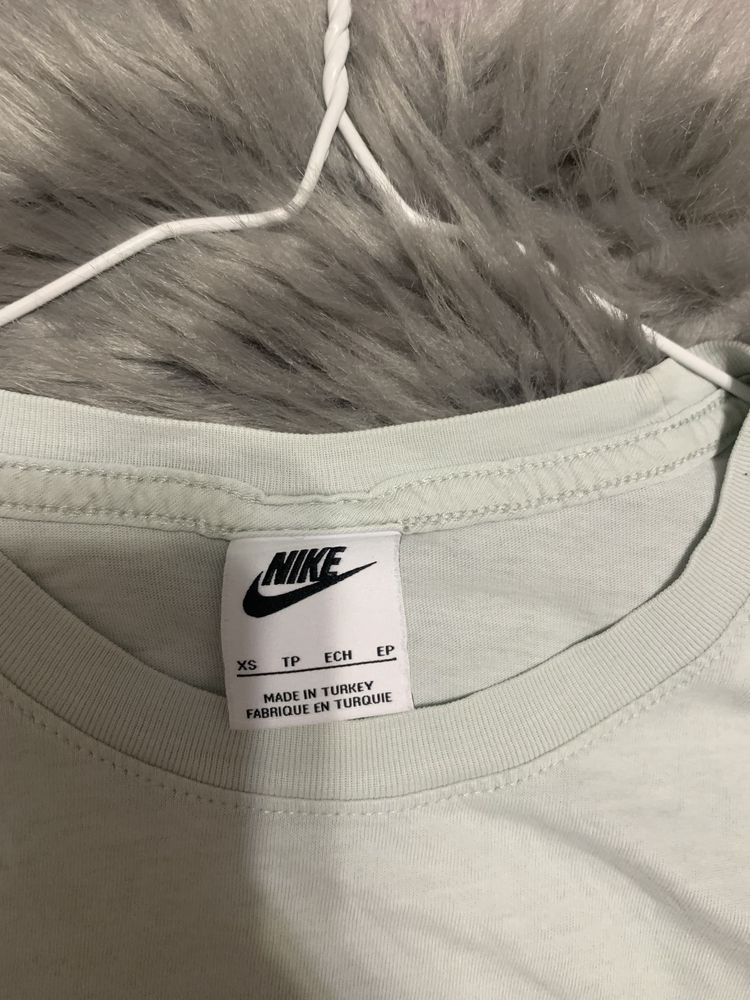 Футболка Nike mini swoosh logo