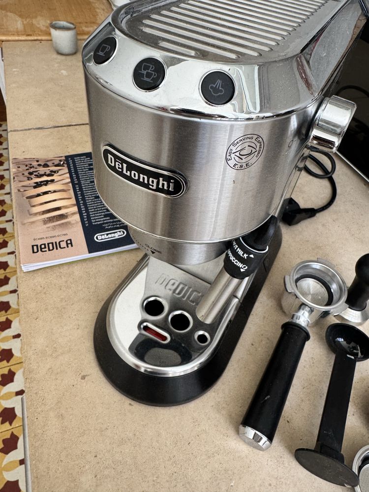 Maquina Cafe DeLonghi Nova com acessorios