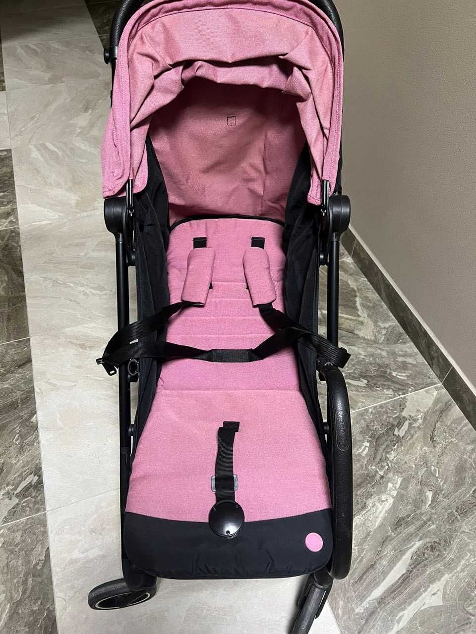 Продам детскую прогулочная коляску в хорошем состоянии Cybex  Beezy