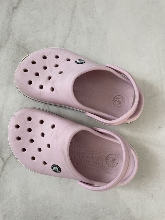 Klapki Crocs pudrowy róż dla dziewczynki