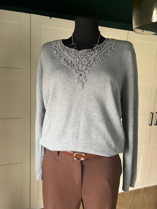 Szary mięciutki sweter z wełny i kaszmiru rozmiar 40 marki Belle Femme