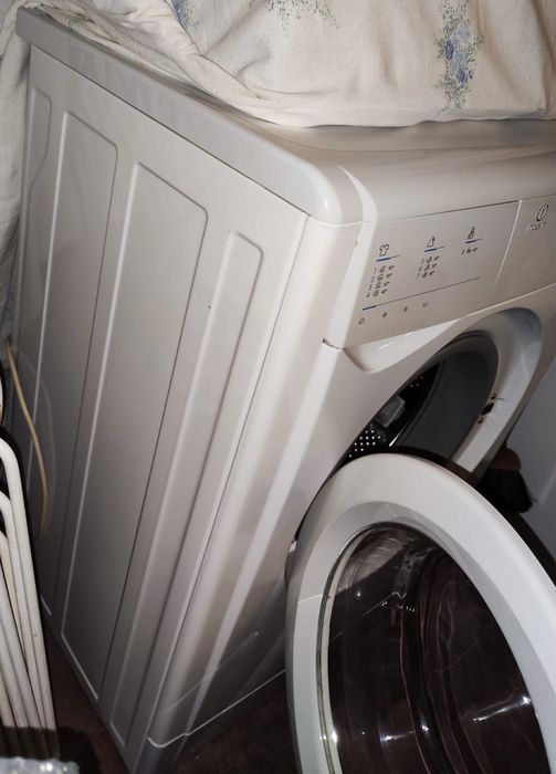 Máquina de lavar roupa Indesit