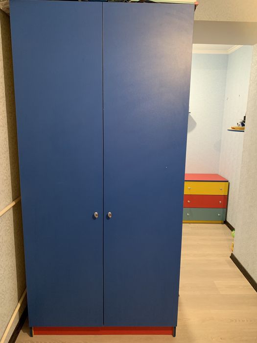 Ліжко з матрацом , шафа, стіл , комод , шведська стінка