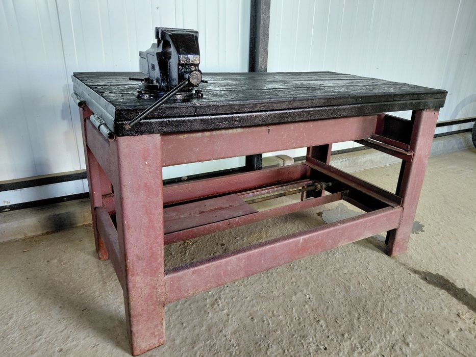 Stół warsztatowy z imadłem