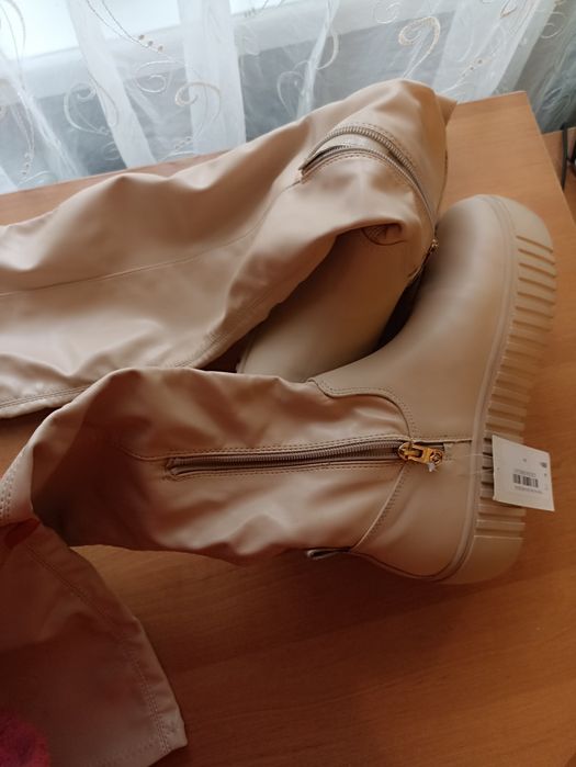 Ботфорди високі плоска підошва висока.