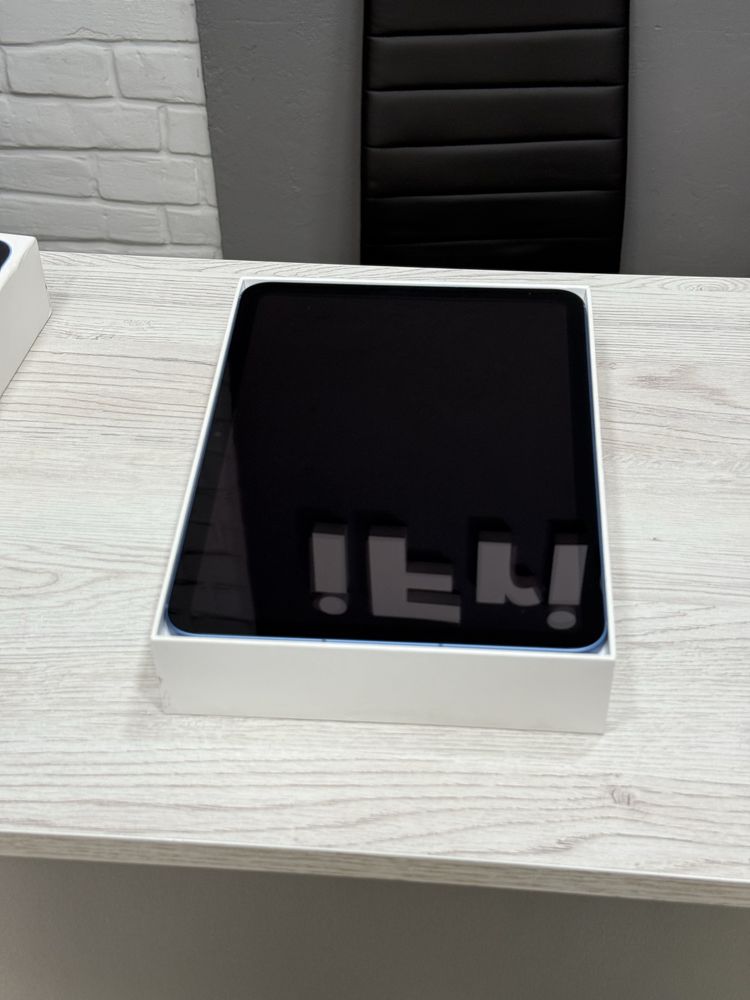 new/open iPad 11 128gb blue. Wi-Fi + LTE