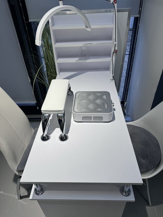 Место для мастера маникюра