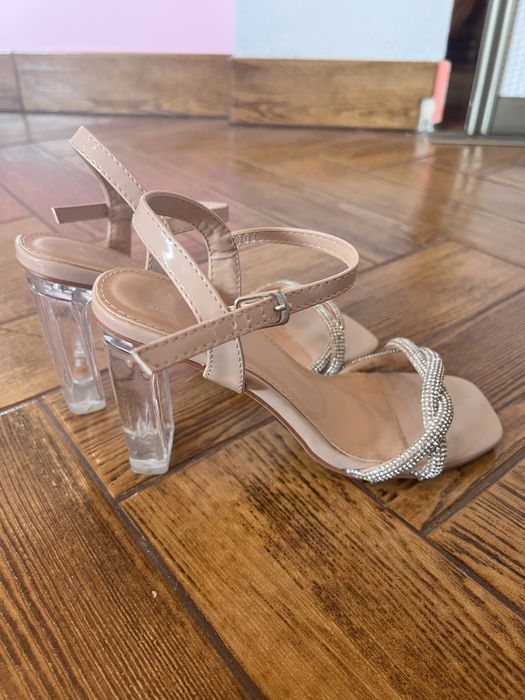 Szpilki na słupku transparentne warkocz Renee r. 37