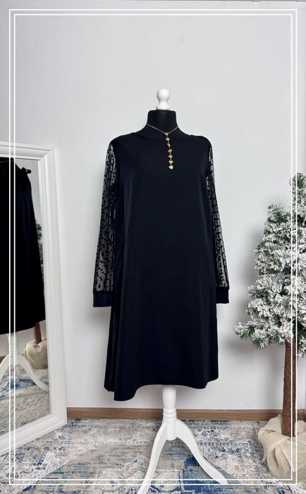 Sukienka Trapezowa Mała Czarna z Rękawami Tiulowymi  Rozmiar: 46