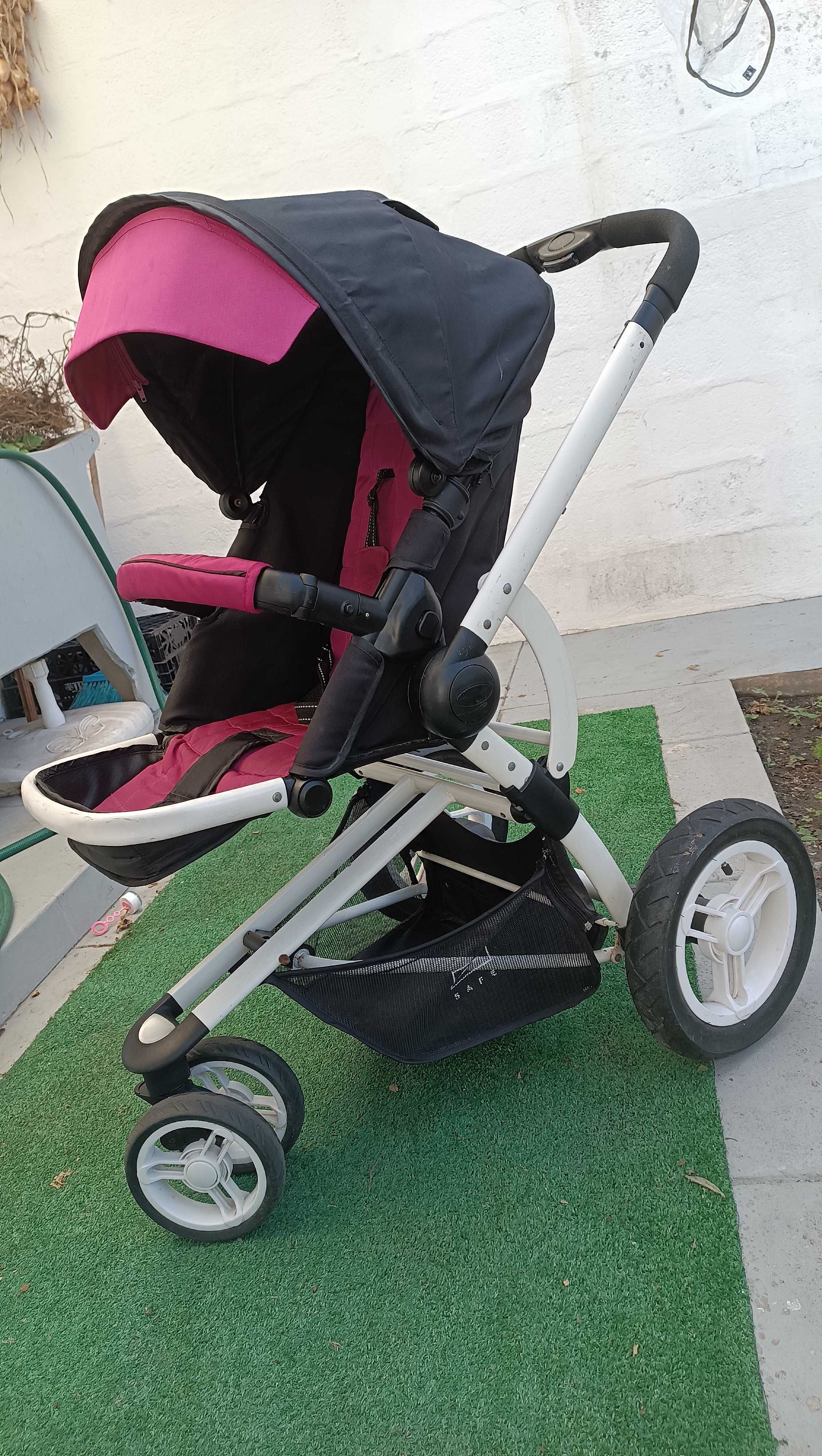 Carrinho bebé -baby coque com adaptadores e acessórios