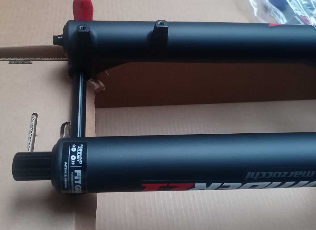 NOWY Marzocchi Bomber Z1 27,5" 170mm tapered boost
