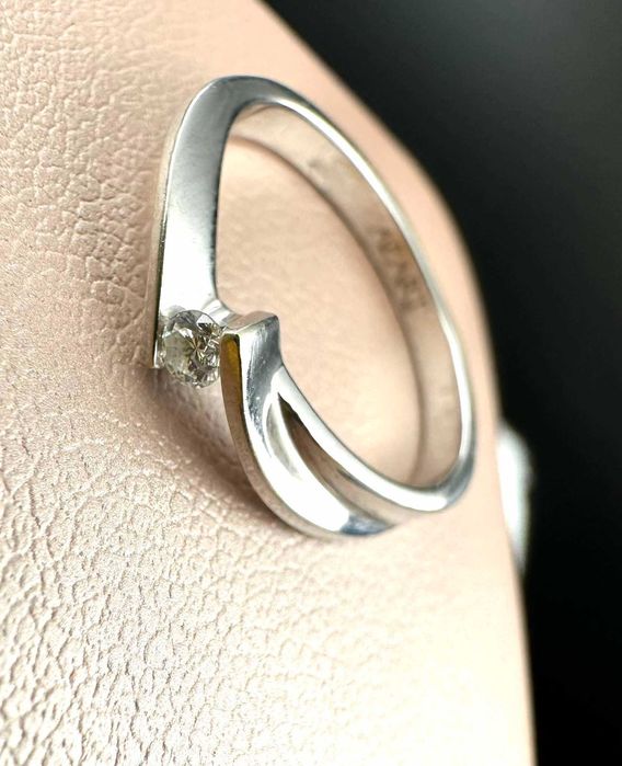 Złoty pierścionek z Diamentem Rozmiar 7 Białe złoto Próba 585 Apart