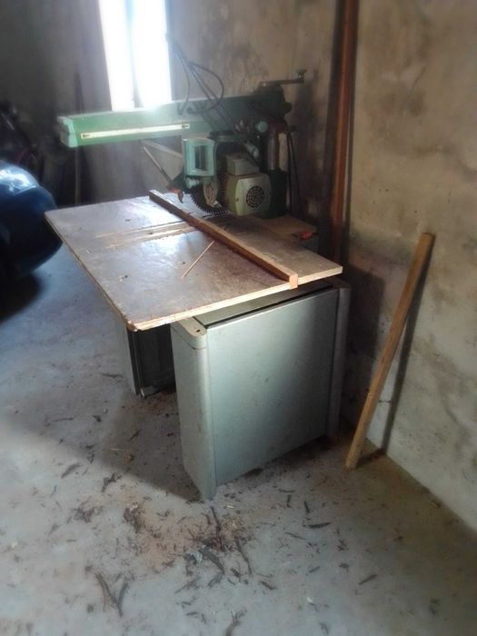 Serra de corte da DeWalt para marcenaria.